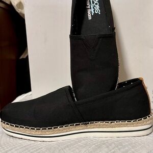 2 pairs Sketchers Sz 10 Black AND Tan Espadrille  Both pairs for $15
